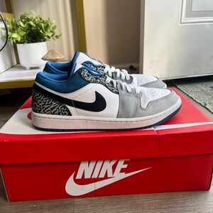 Air Jordan 1 Low SE ‘True Blue’
